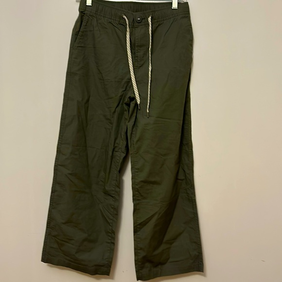 Vuori Ripstop Pants cropped in Army Green Size Small NWT BRAND NEW - Picture 1 of 4
